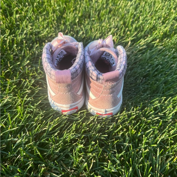 Girls Pink MTE Vans size 12 - Picture 4 of 8